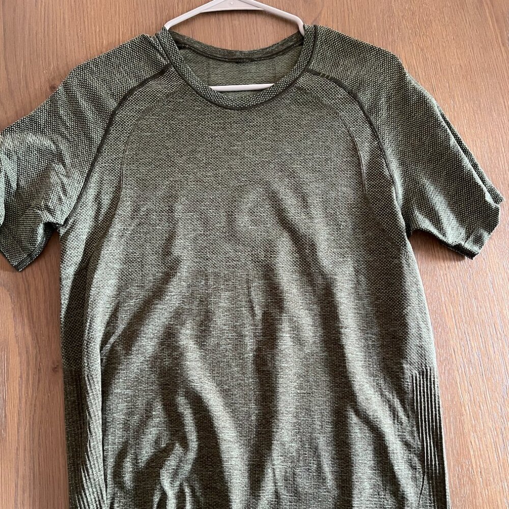 lululemon Men's Metal Vent Tech Short-Sleeve Shirt - Size S